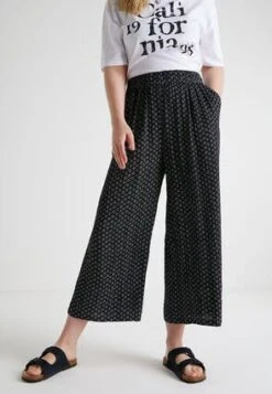 Womens Black & White Diamond Crinkle Culottes